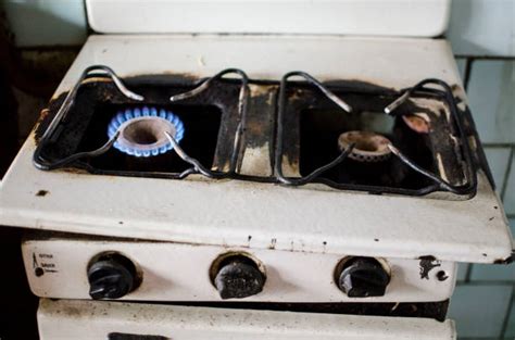 broken stove in apartment